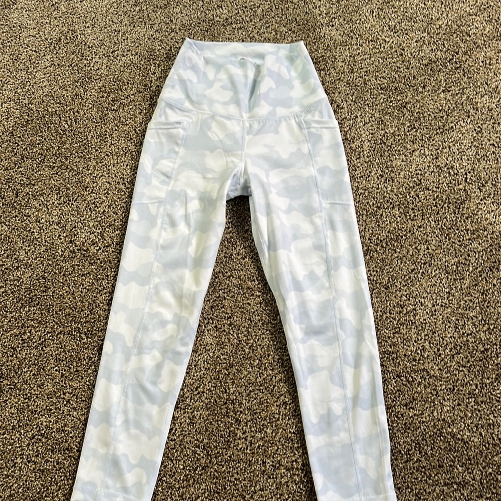 90 Degree workout leggings never worn.